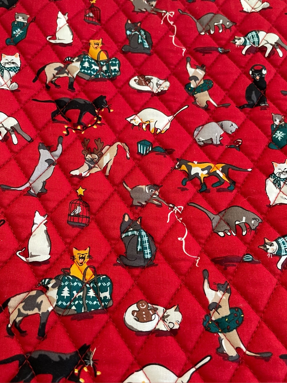 Vera Bradley Holiday Cat Essential Tote - Picture 10 of 10